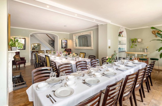 Cotswold Manor House - Group Accommodation in The Cotswolds