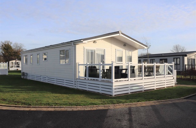 Cotswold water park, Hoburne cotswolds luxury lodge.
