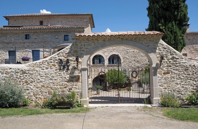 Cottage 'Gite Figuier Et Vignes' with Shared Pool, Private Terrace and Wi-Fi