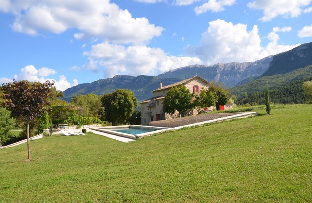 Cottage classified 4 stars, old sheepfold tastefully renovated, heated pool