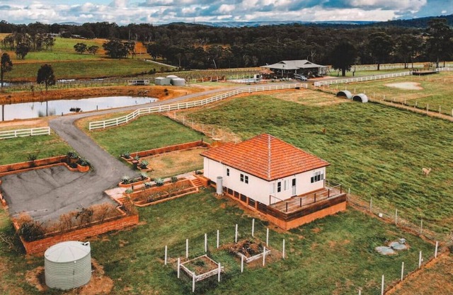 Cottage 02 · Cheerful 3 Bedroom Farm Stay With Tennis Court