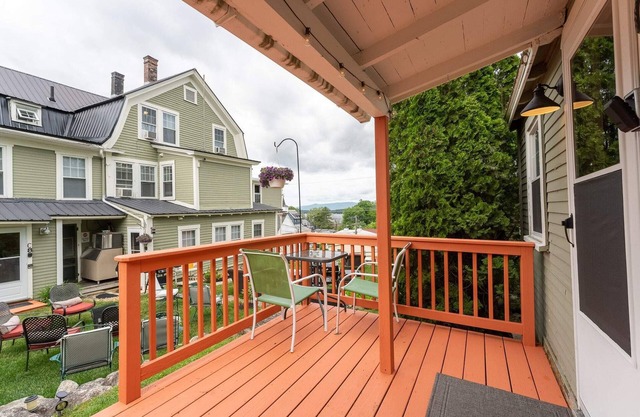 Cottage 14 Summary: A