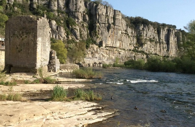cottage 200 meters from the beach in village of character