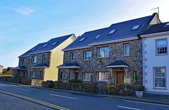 Cottage 323 - Cleggan - sleeps 8 guests in 4 bedrooms