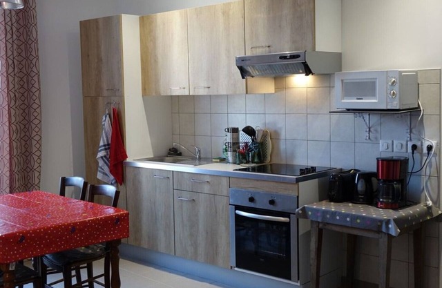 Cottage 4 people. 20 mins from La Rochelle, 10 mins from the Marais Poitevin