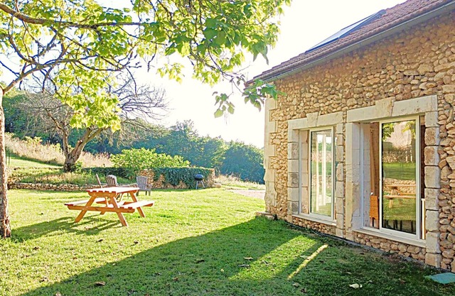 Cottage Brantôme Swimming pool Tennis Château Monciaux 4 Pers)