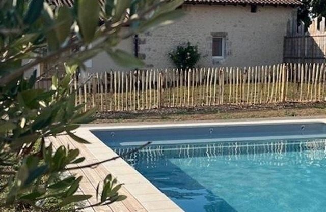 Cottage for 8 with shared pool and wifi in Brantôme
