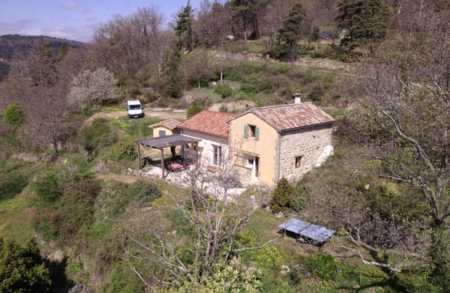 Cottage 'Gite Environnement Sauvage Avec Vue' with Mountain View, Private Terrace and Wi-Fi