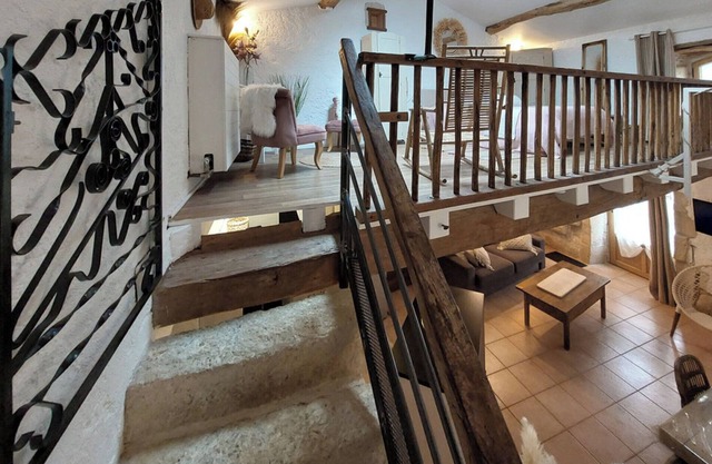 Cottage 'Gîte La Baragane' with Shared Terrace, Shared Garden and Wi-Fi
