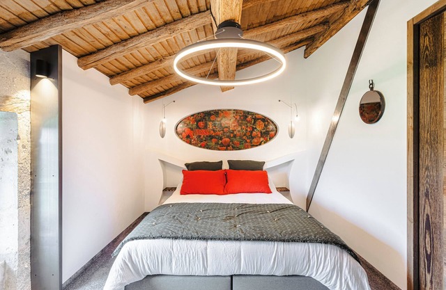 Cottage 'Gite Les 3 Piliers' with Private Terrace, Shared Garden and Wi-Fi