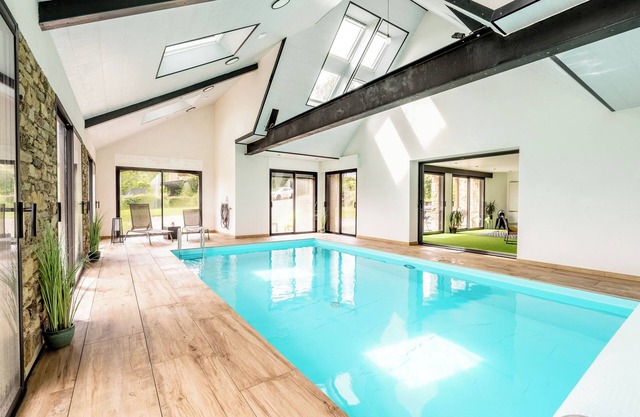 Cottage 'Gite Ti Coz Piscine Intérieure' with Private Terrace, Private Garden and Wi-Fi