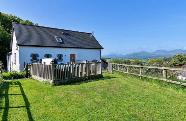 Cottage in Conwy with Hot Tub & Mountain Views