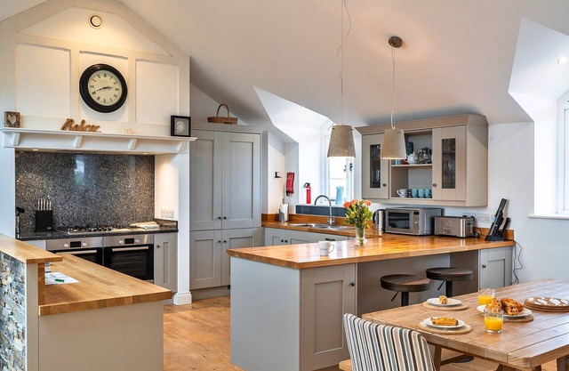 Cottage in Cornwall with Sea Views & BBQ