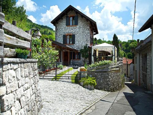 Cottage in Italy with Alpine Fireplace