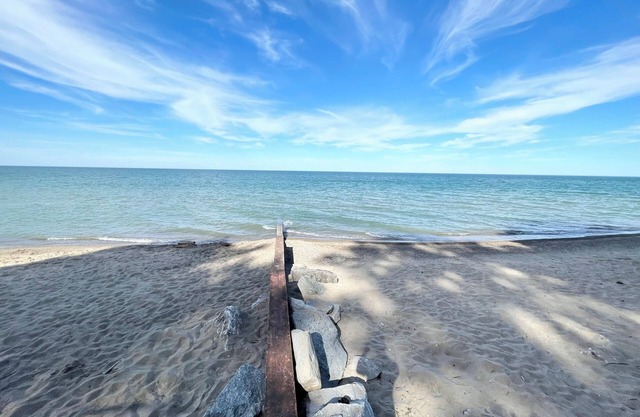 Cottage in Lexington with Lake view just 100 steps from the beach!
