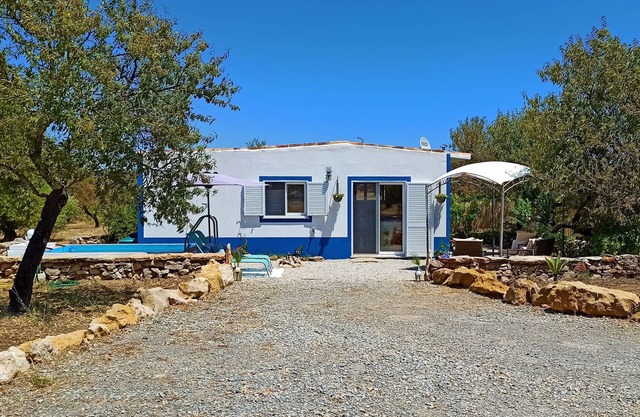 Cottage in middle of almond orchard 15 minutes from Fuseta beach