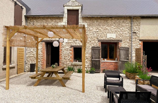 Cottage in Oisly near Loire Castles with Parking and Pets Welcome