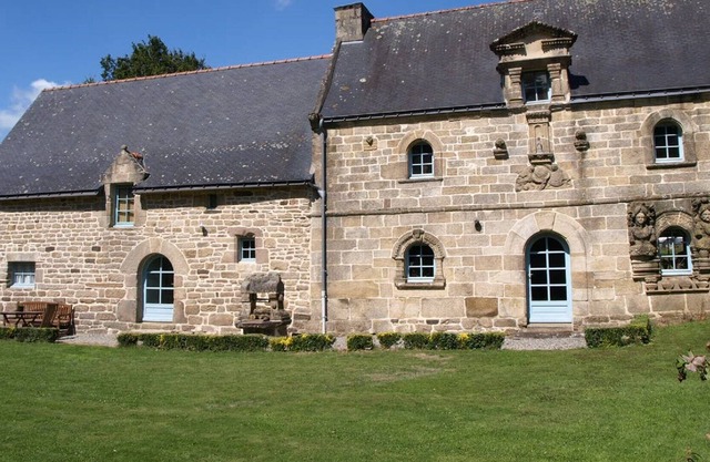 Cottage in the countryside with heated indoor pool