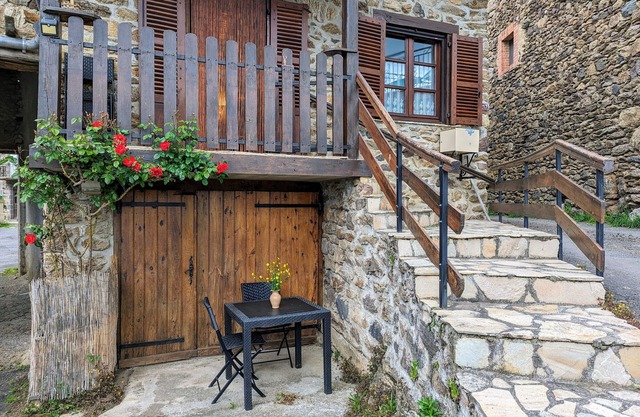 Cottage in the heart of the medieval village of Saint-Ilpize