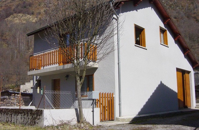 Cottage in the mountains with Wifi for 4 people in Orlu Valley!