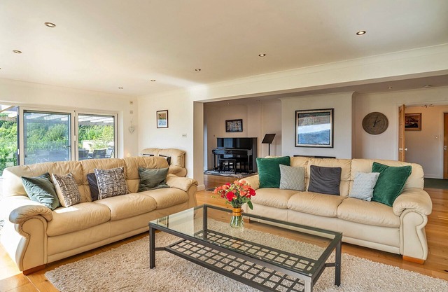 Cottage in Whitestone with Garden & Games Room