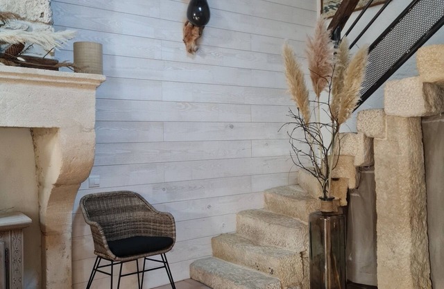 Cottage 'L'aronde Gites' with Private Terrace, Private Garden and Wi-Fi
