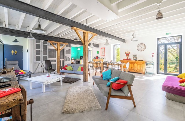 Cottage 'L'erdre Au Moulin' with Private Terrace, Shared Garden and Wi-Fi