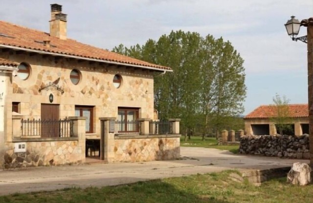 Cottage La Casona de Ocenilla for 12 people
