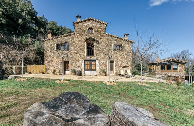 Cottage 'La Rústika' with Mountain View, Shared Garden and Wi-Fi