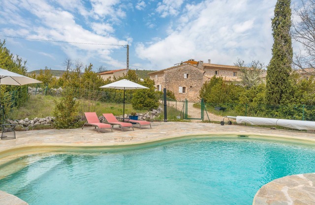 Cottage 'Les Buisses - Petit Gite' with Private Terrace, Shared Garden and Wi-Fi