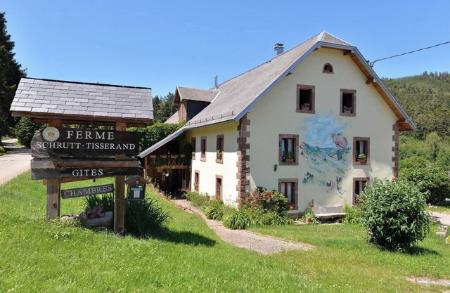 Cottage "Les Pruniers" with Shared Garden & Wi-Fi