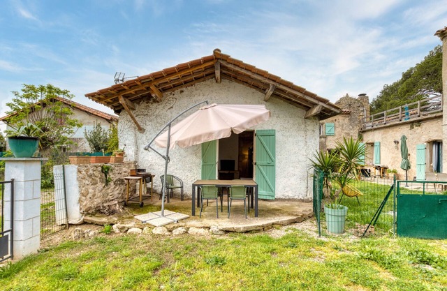 Cottage 'Maison De Campagne' with Private Terrace, Private Garden and Wi-Fi