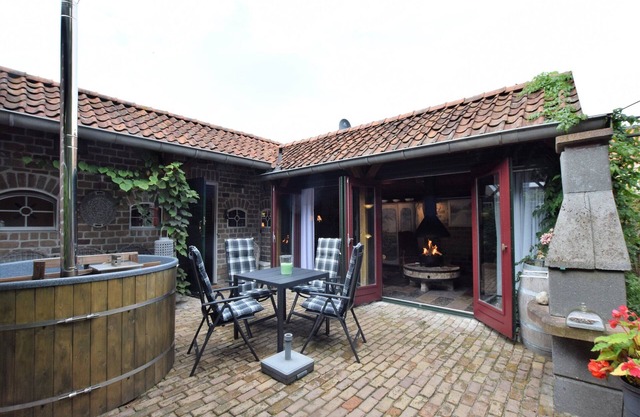 Cottage near Bourtange with Hot Tub