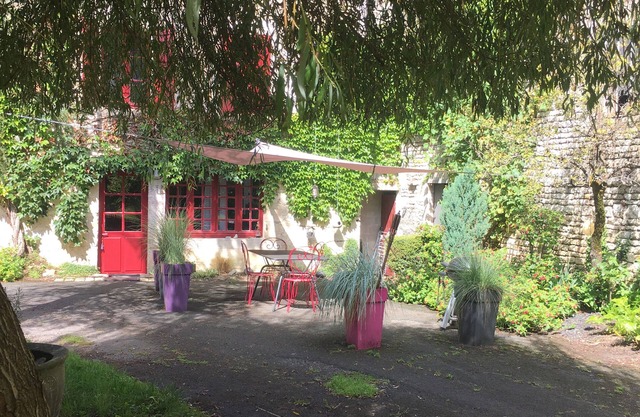 cottage of charm in the country Mellois