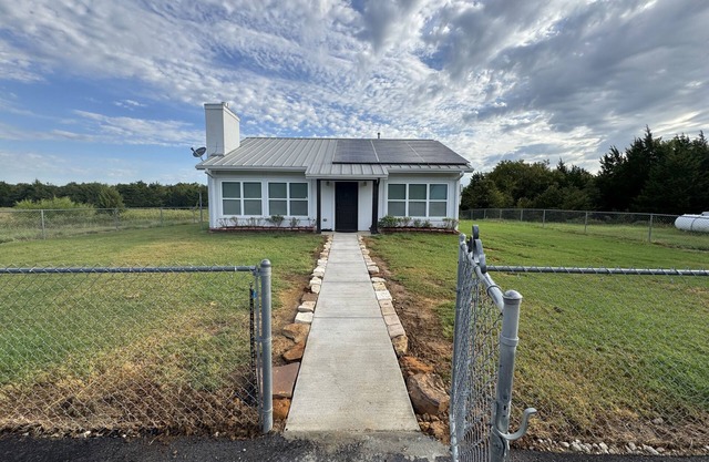 Cottage on 14 acres near Lake Ray Roberts