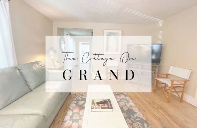 Cottage on Grand
