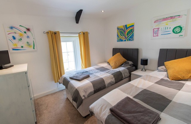 Cottage on the Hill - Cosy and Characterful