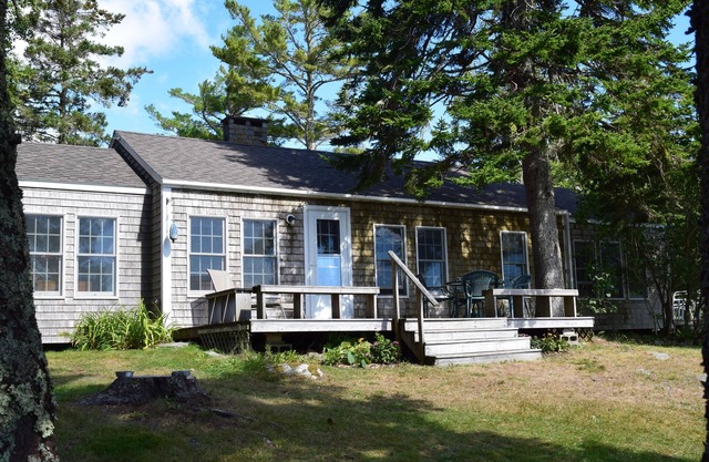 Cottage on the Maine coast with stunning views and 245 ft of sandy waterfront