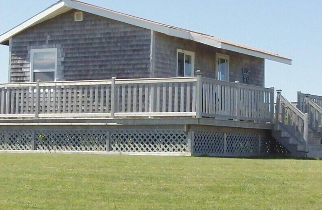 Cottage Overlooking Sandy Beach - St. Peter's Harbour