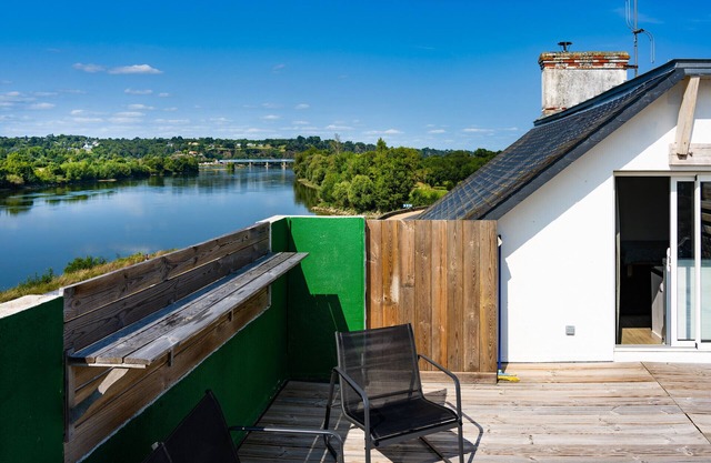 Cottage Pierre Percée on the banks of the Loire