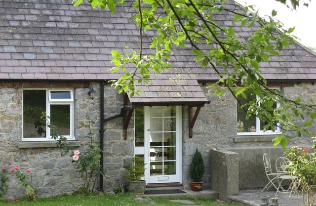 Cottage-Private Bathroom-Cider