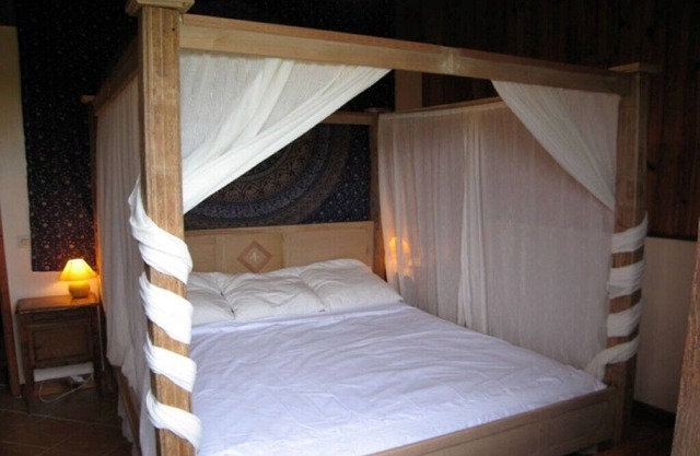 Cottage (sleep 6+cot) on Child-friendly Complex with shared pool and play areas