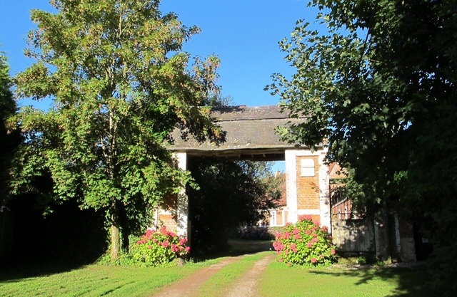 Cottage sleeps 10 all ensuite with outside pool