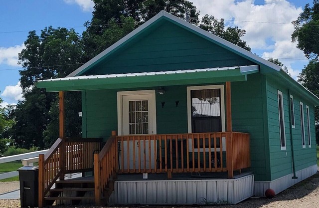 Cottage tucked in back of orchard with full kitchen and lake access!
