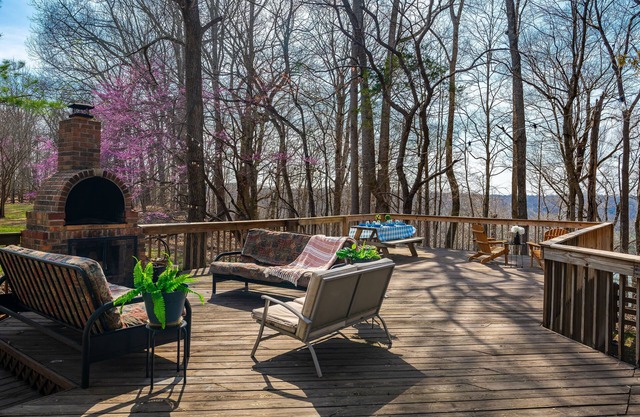 Cottage w/boat parking, 2.7mi to free boat launch