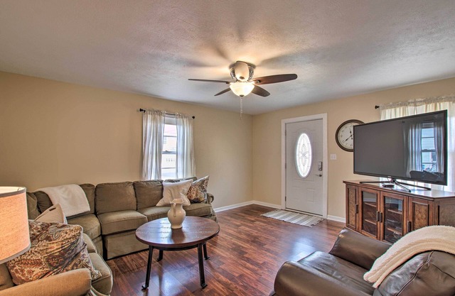 Cottage w/Yard, Walk to Historic Attractions