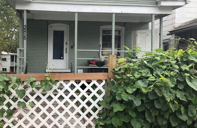 Cottage West: A Cozy Bungalow in a Convenient, Central Locale