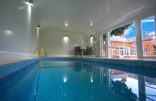 Cottage With Indoor Swim Spa in New Forest National Park for families or couples