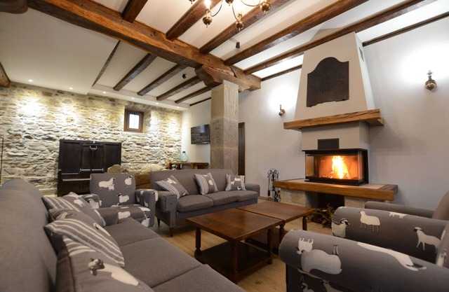 Cottage with Jacuzzi, Barbecue and Garden