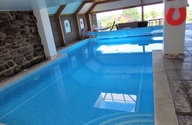 Cottage With Large Private Swimming Pool, WiFi,Views And Gardens